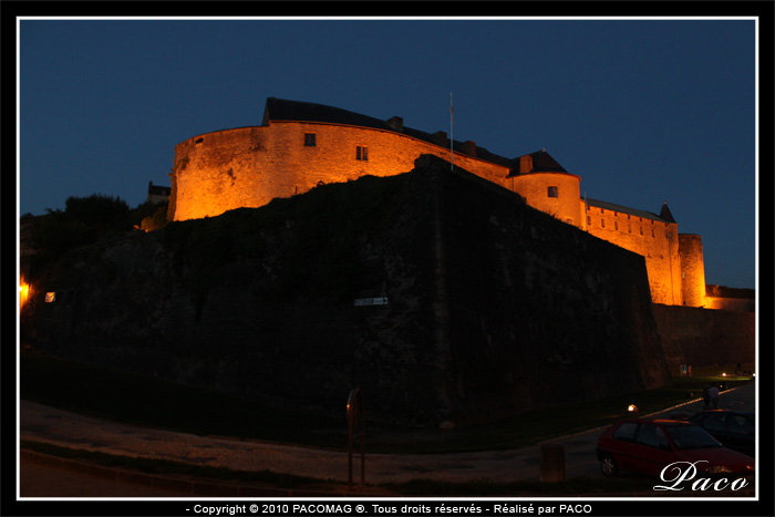 photos du chateau fort de sedan la nuit