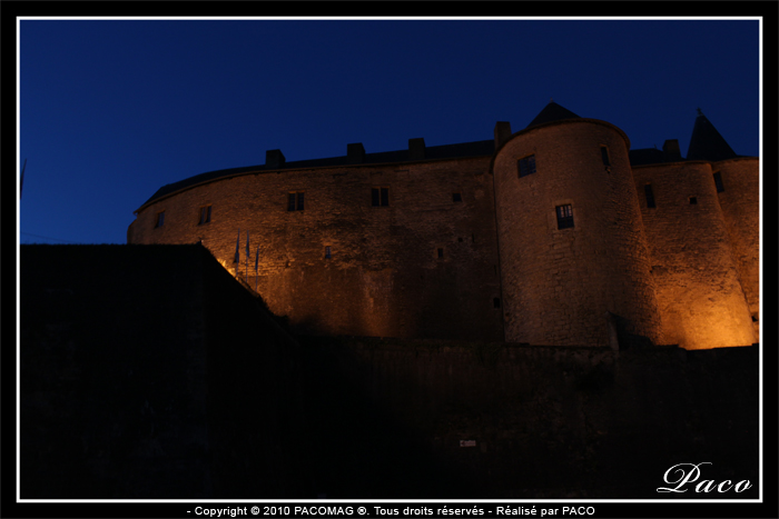 photos du chateau fort de sedan la nuit