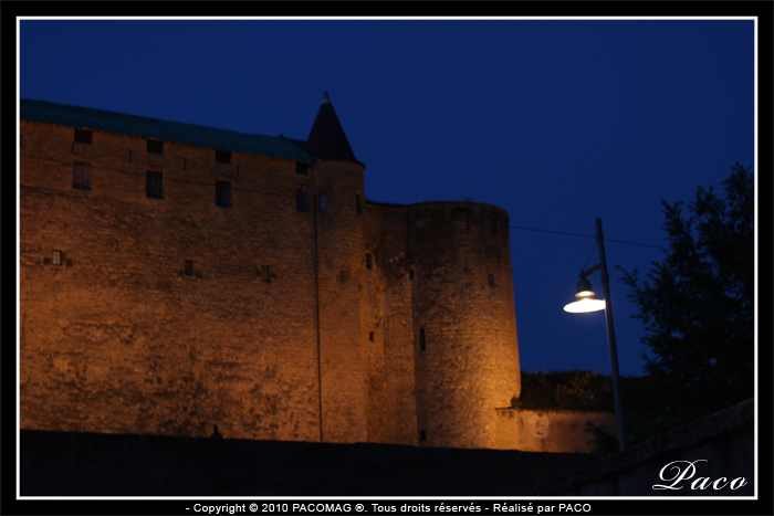 photos du chateau fort de sedan la nuit