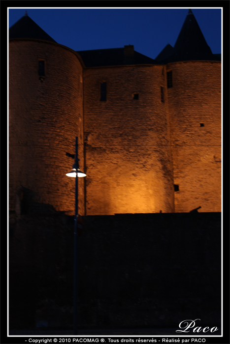 photos du chateau fort de sedan la nuit