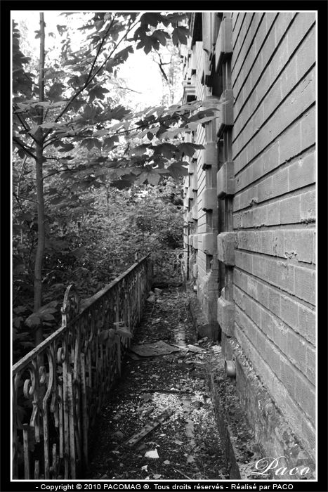 photos d'une vieille batisse en ruine de sedan