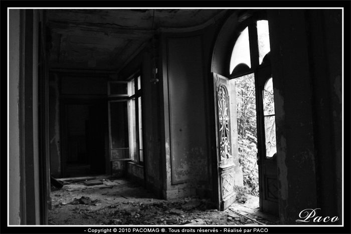 photos d'une vieille batisse en ruine de sedan