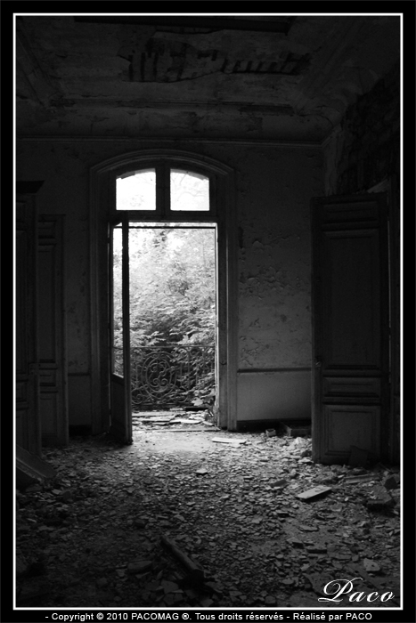 photos d'une vieille batisse en ruine de sedan